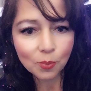 Meet your Posher, Cynthia